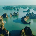 Ha Long Bay Destinasi Wisata Terbaik Di Negeri Naga Biru Guys