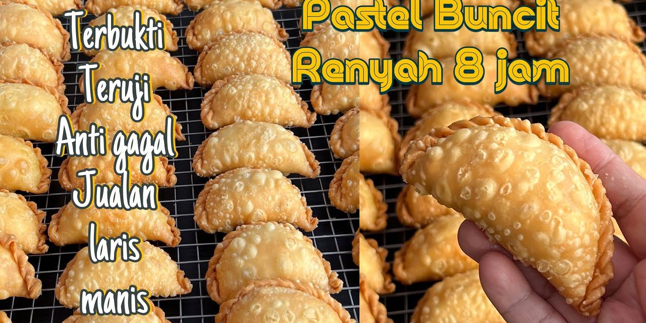 Makanan Ringan Indonesia Pastel Berbentuk Setengah Lingkaran