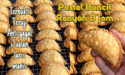 Makanan Ringan Indonesia Pastel Berbentuk Setengah Lingkaran
